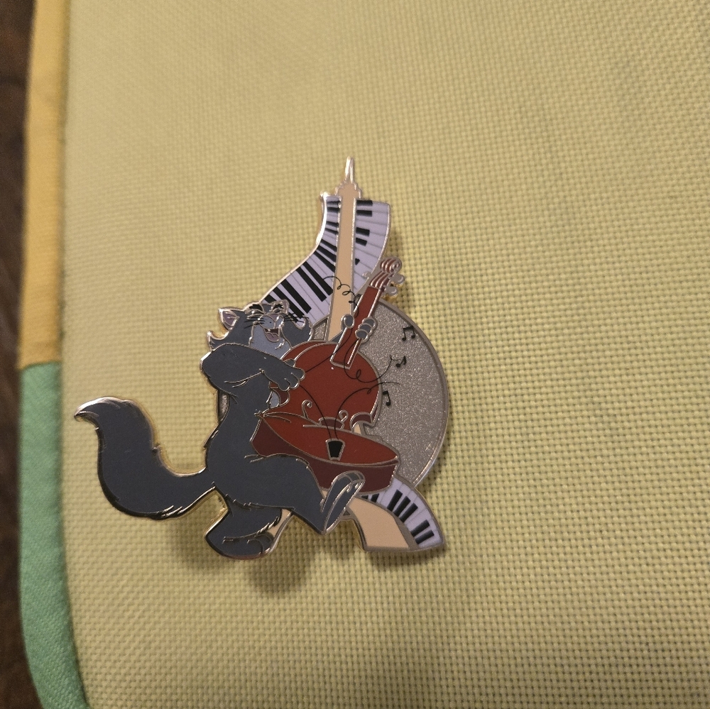 Disney Pinkalamode Aristocats Band Cat Pin. LE 300
